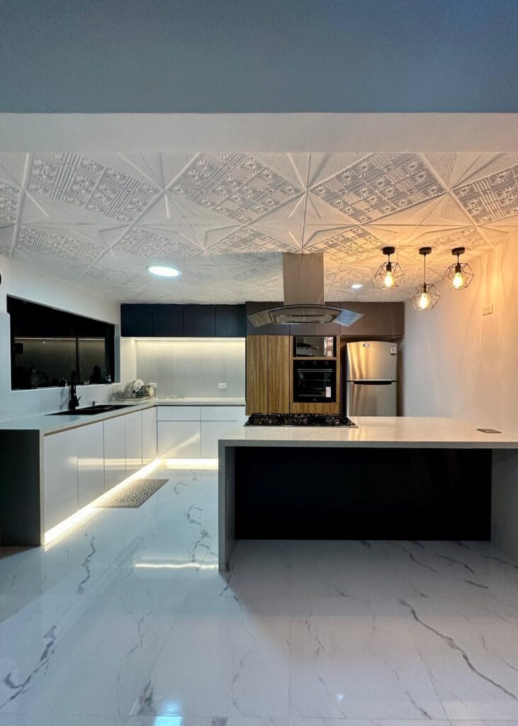 diseño de cocina moderna, minimalista, diseño sensorial